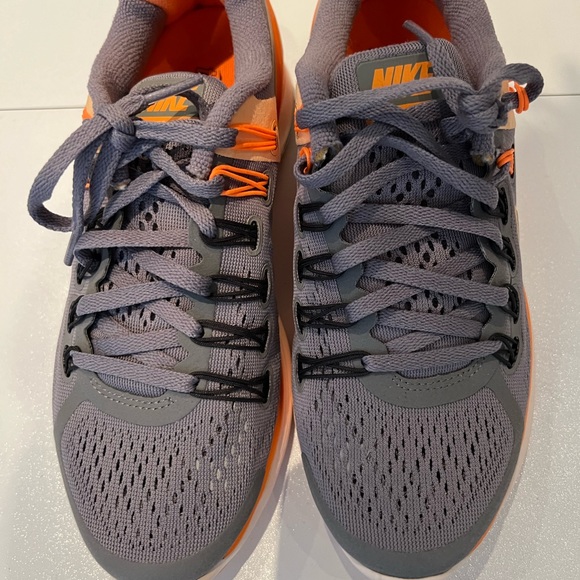 Nike NEW size 6.5 Lunerlon sneakers. Never worn. Perfect condition. - Picture 4 of 7